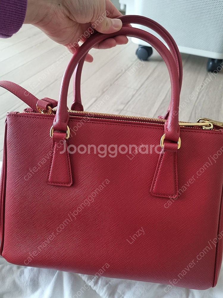 (정품)프라다 사피아노 럭스 레드 판매합니다.--1