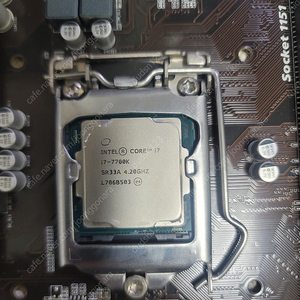 I7 7700k + b150m 메인보드 팝니다.