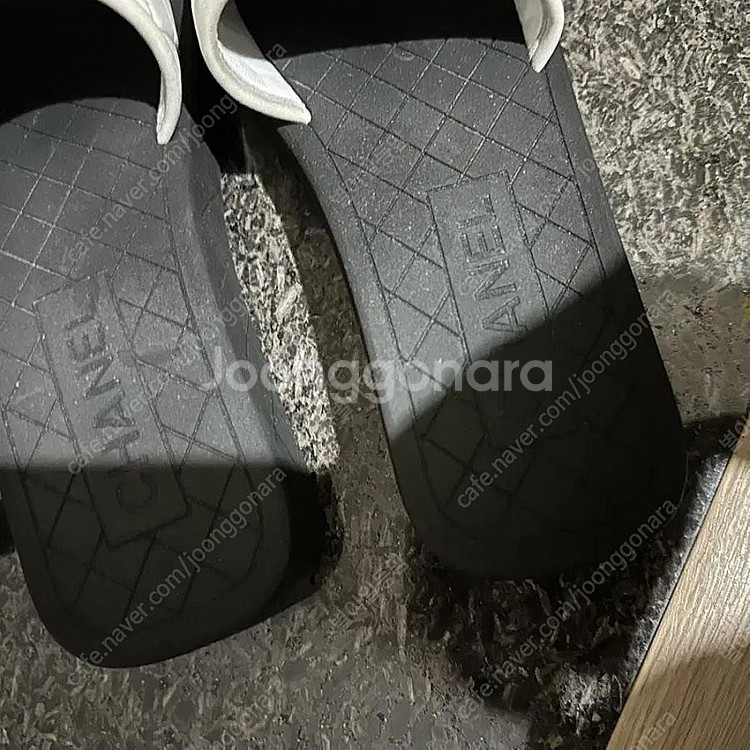 정품 샤넬 22시즌 퀼팅 샴페인 골드 슬리퍼 샌들 여자--7