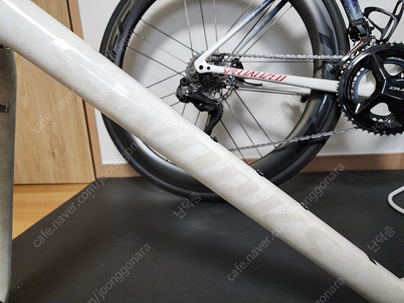 에스웍스 SL8 듄화이트 54사이즈 프레임셋 팝니다.--1