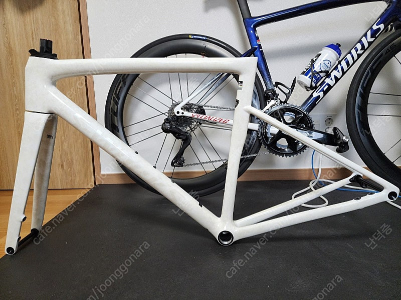 에스웍스 SL8 듄화이트 54사이즈 프레임셋 팝니다.--2