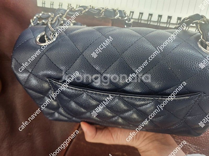 샤넬 뉴미니 캐비어 네이비 24번대 은장 360만원에 ...--3