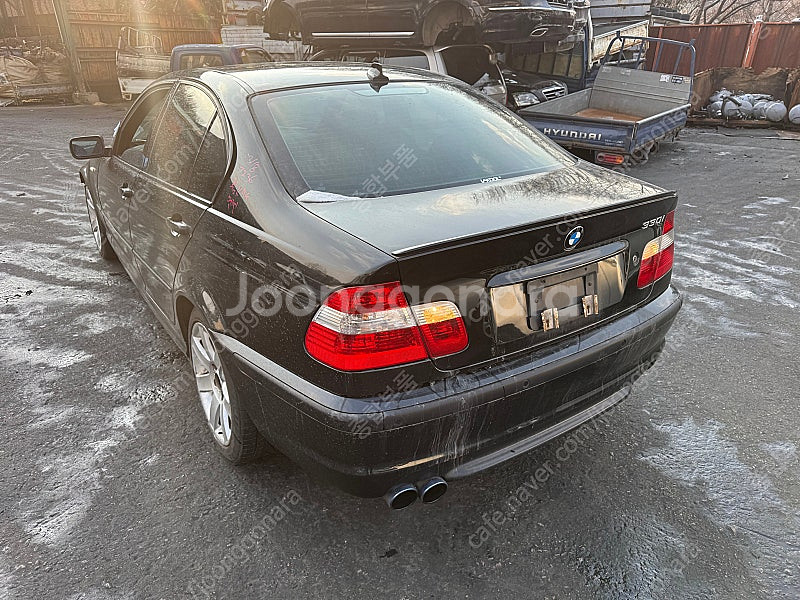BMW E46 후기형 330i 부품차 각개합니다 뒷범퍼...--1
