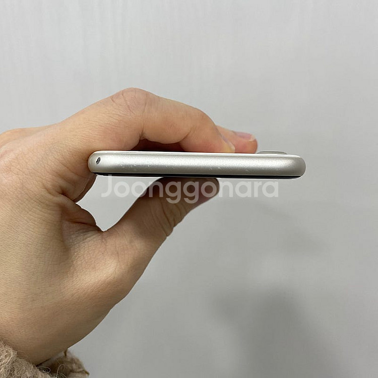 72873 아이폰SE3 128기가 화이트 팝니다 배터리...--5