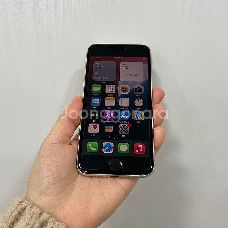 72873 아이폰SE3 128기가 화이트 팝니다 배터리...--0