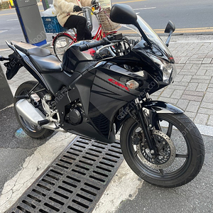 혼다 CBR125R 깨끗한 2016년식 팝니다