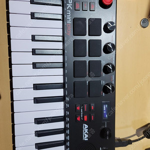 AKAI MPK mini play mk3 마스터키보드 팝니다.