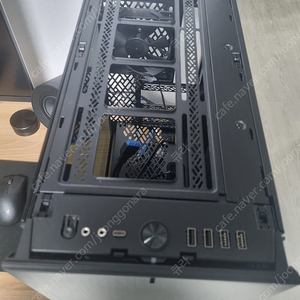 fractal design define 7 compact dark 팝니다.