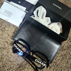 샤넬 CHANEL 스퀘어 안티 블루라이트 안경 (블랙/화이트)A71520