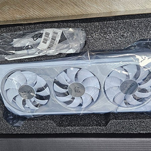 기가바이트 RTX4070 SUPER AERO