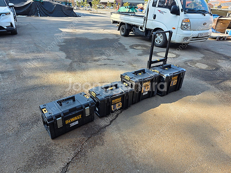 디월트 공구함 팝니다(중고, 4종류)--2