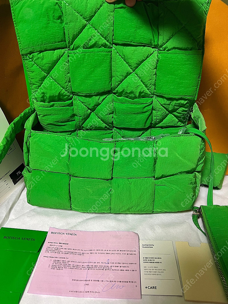보테가베네타 패딩 테크 카세트백 그린--1