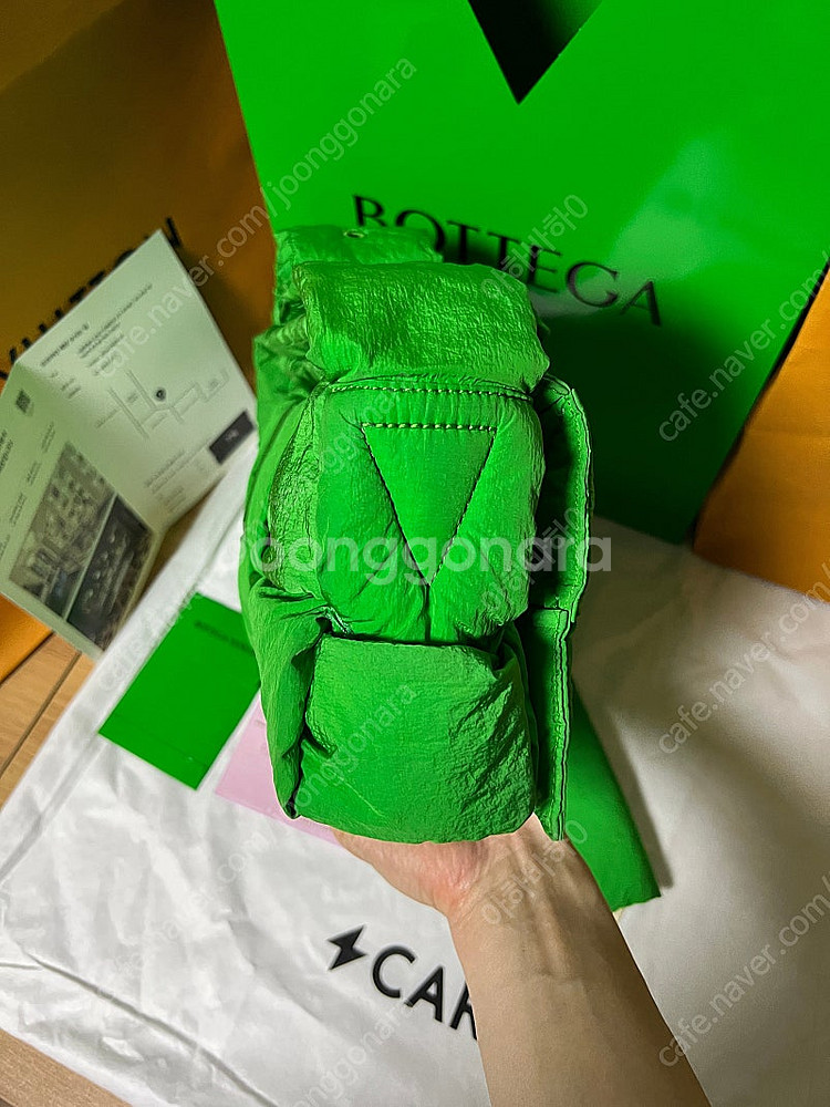 보테가베네타 패딩 테크 카세트백 그린--3