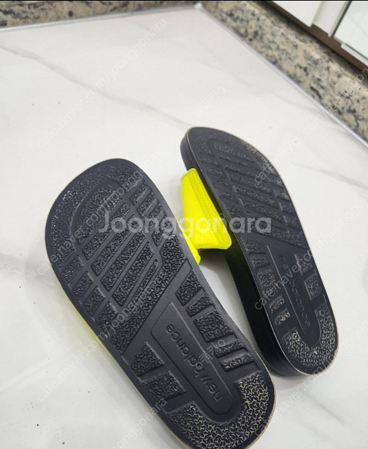 뉴발란스 키즈 슬리퍼 Size 200 팔아요.(상태최상)--1