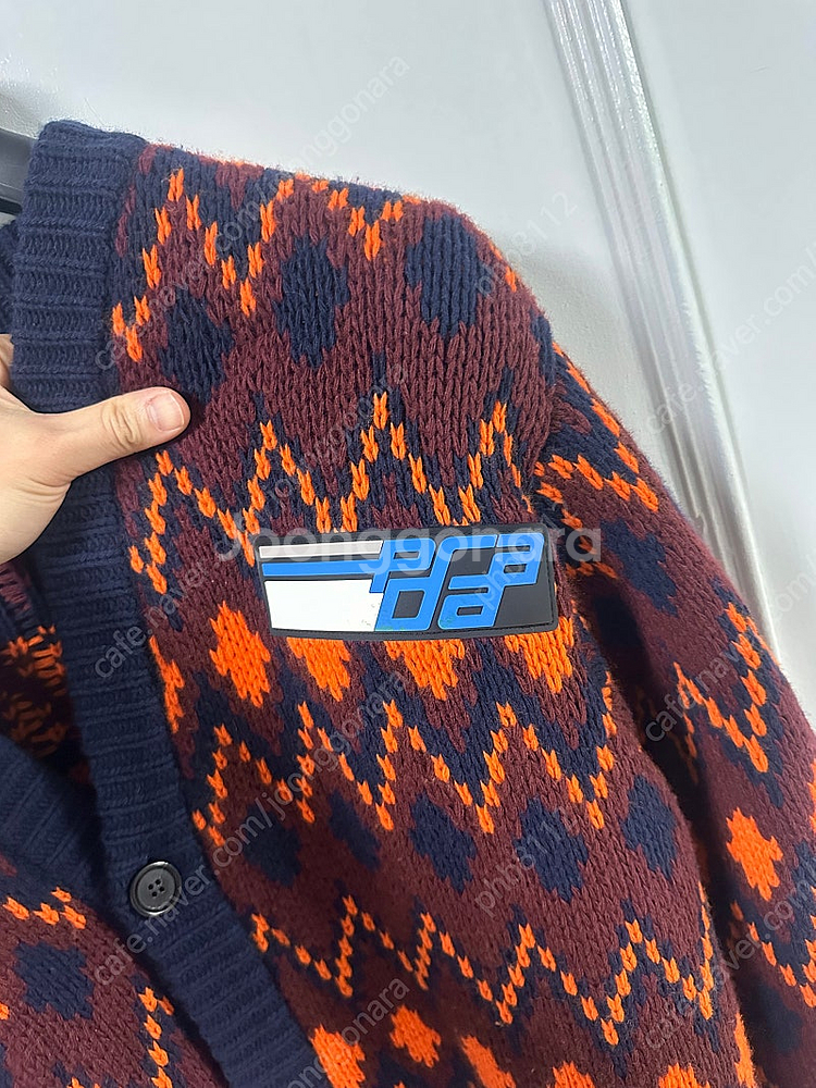 <정품> 프라다 니트 가디건 판매합니다!!--2