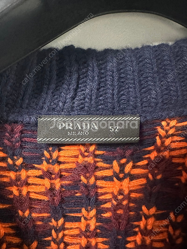 <정품> 프라다 니트 가디건 판매합니다!!--3