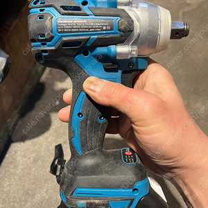 마끼다 호환 임팩렌치 + 배터리 + 충전기 팔아요