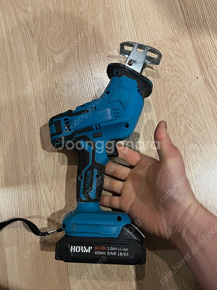 마끼다 호환 컷쏘 + 배터리 + 충전기 팔아용--0