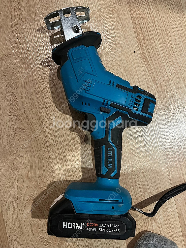 마끼다 호환 컷쏘 + 배터리 + 충전기 팔아용--1