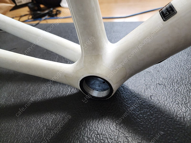 에스웍스 타막 SL8 듄화이트 54사이즈 프레임셋 팝니다.--4