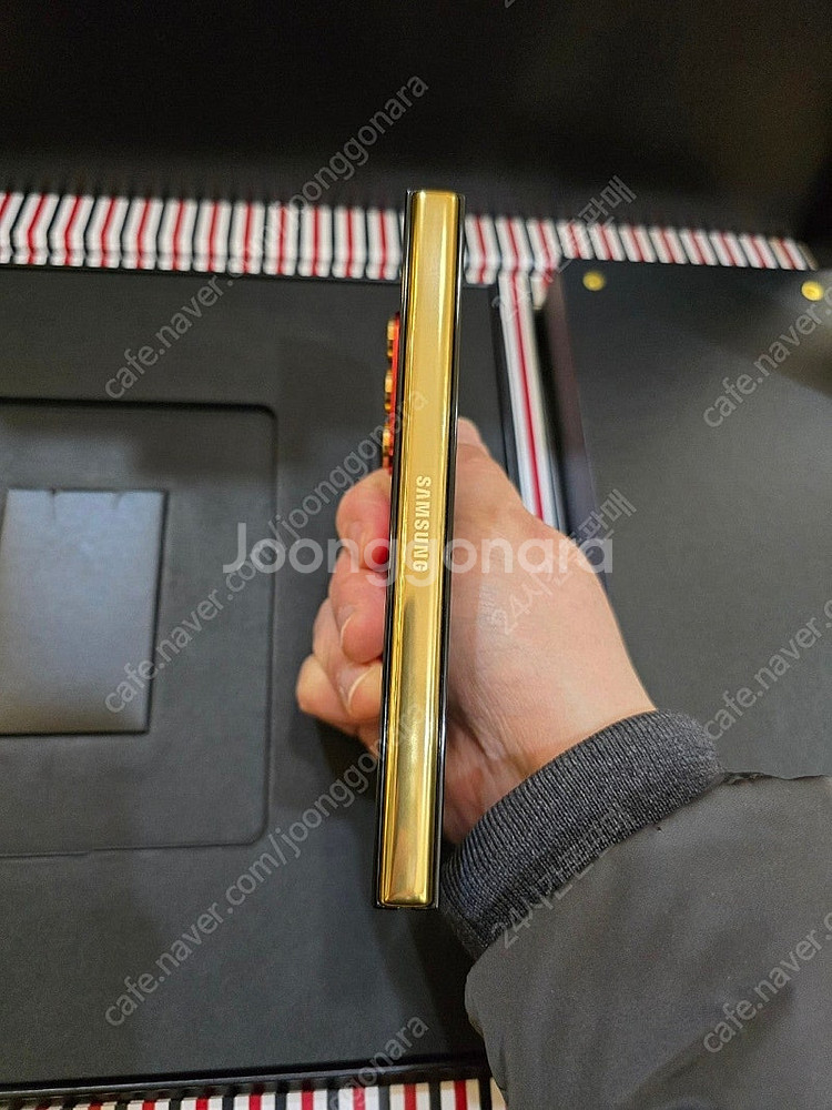 갤럭시Z폴드5톰브라운에디션512gb 국내판풀세트단순개봉...--9