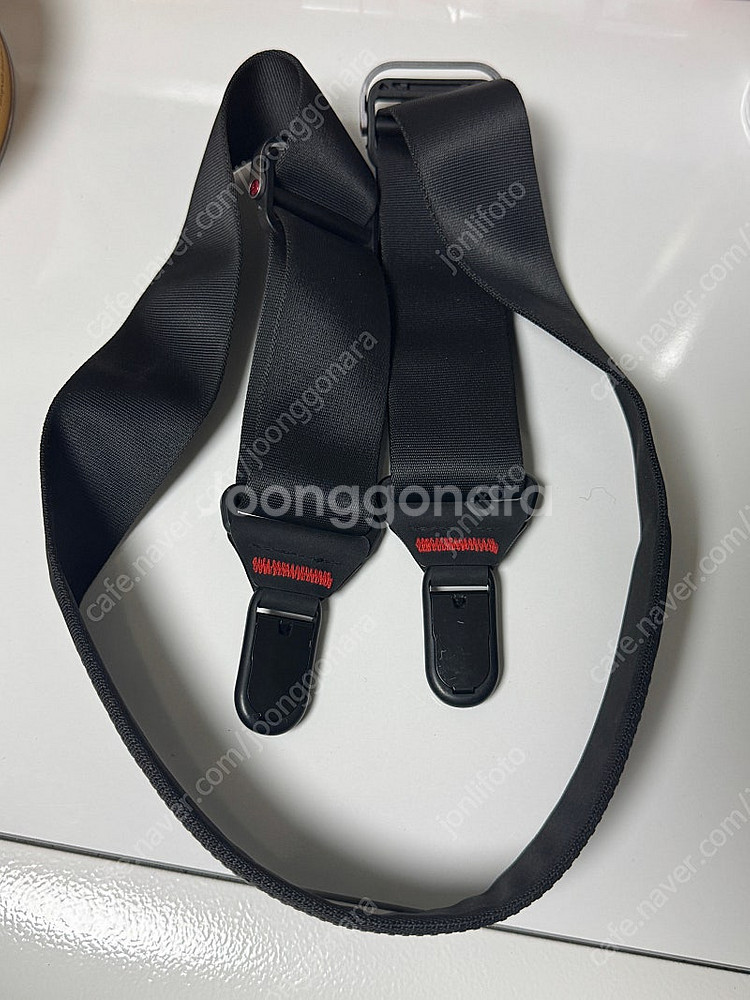 픽디자인 슬라이드 카메라 스트랩 판매합니다.--0