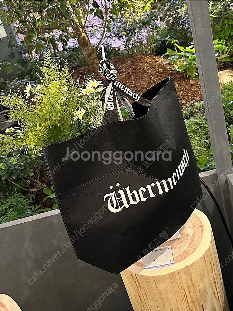 지디 지드래곤 전시 위버멘쉬 리유저블백--0