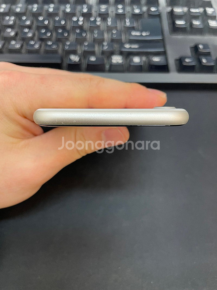 아이폰SE3 화이트 128GB 상태좋은 중고23만팝니다...--3