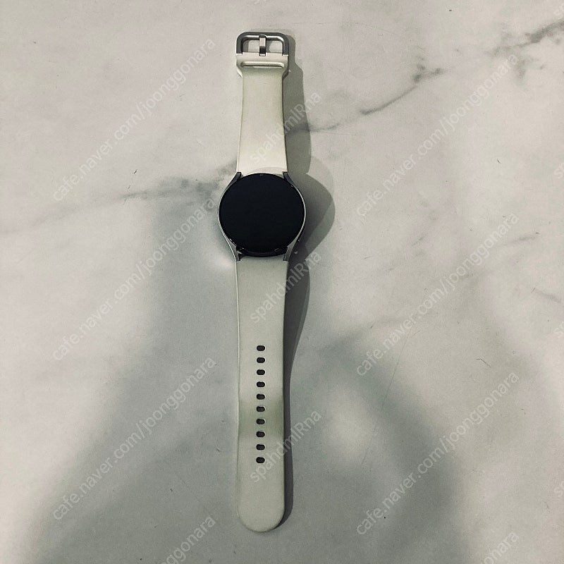 갤럭시 워치6 실버 40MM 액정깨끗! 케이블포함 9만...--0