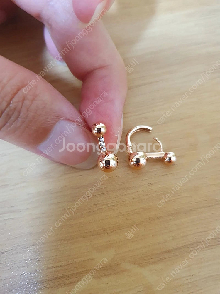 14k 볼륨귀걸이 판매합니다.--0