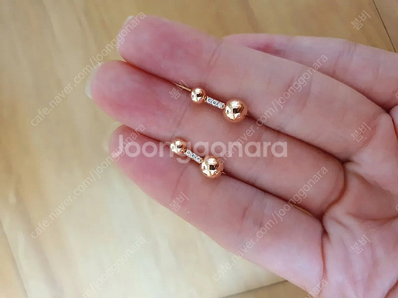 14k 볼륨귀걸이 판매합니다.--1