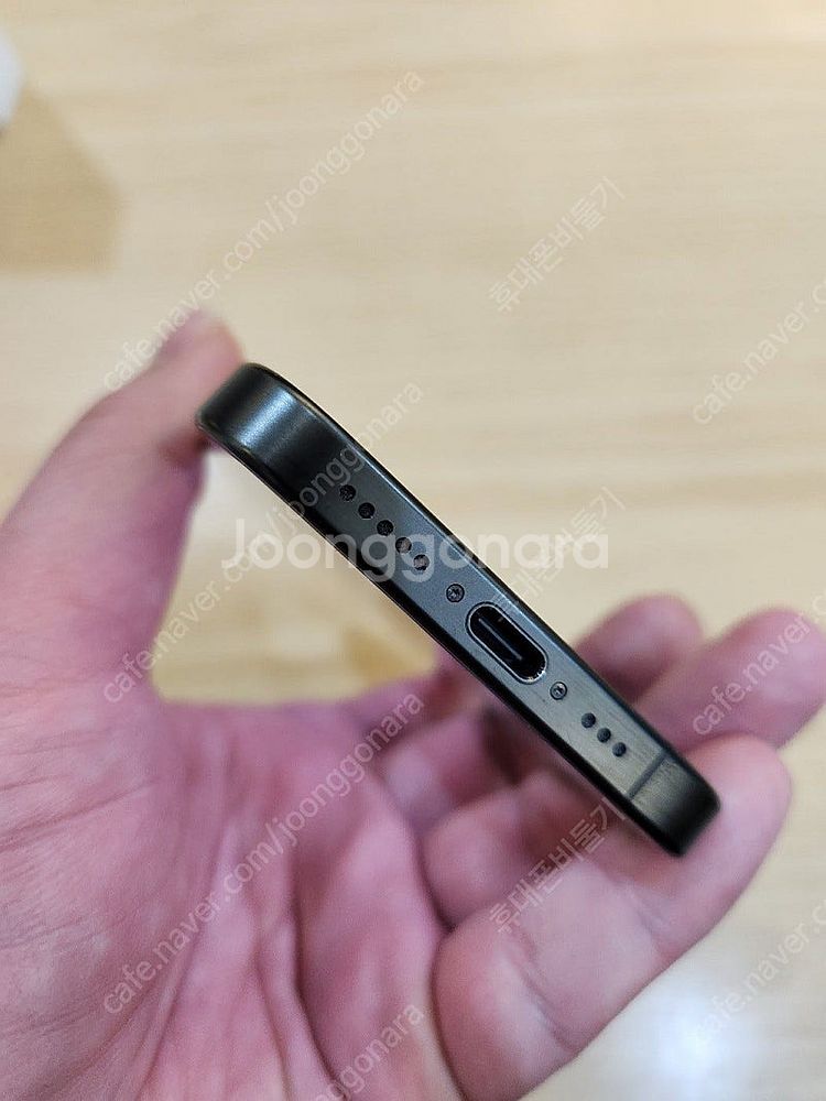 아이폰15프로128기가 블랙티타늄 액정기스없는 상태좋은...--9
