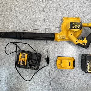 Dewalt dce-100 송풍기 18v 본체 배터리2개 충전기