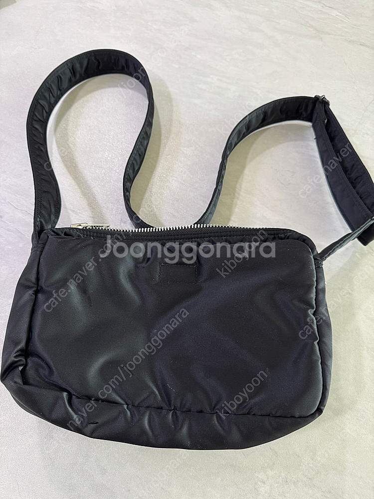 요시다포터 탱커 숄더백 스몰 팝니다.--1