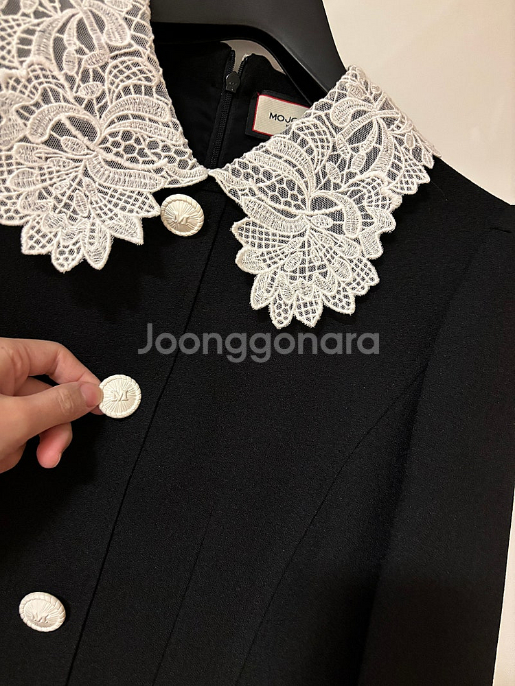 모조에스핀 레이스 카라 단추 롱원피스 결혼식 하객룩 오피스룩 경조사 189000원 정가699,000원--5