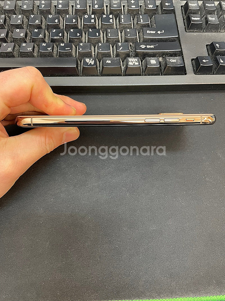 아이폰XS 골드 256GB 상태좋은 중고24만팝니다.--6