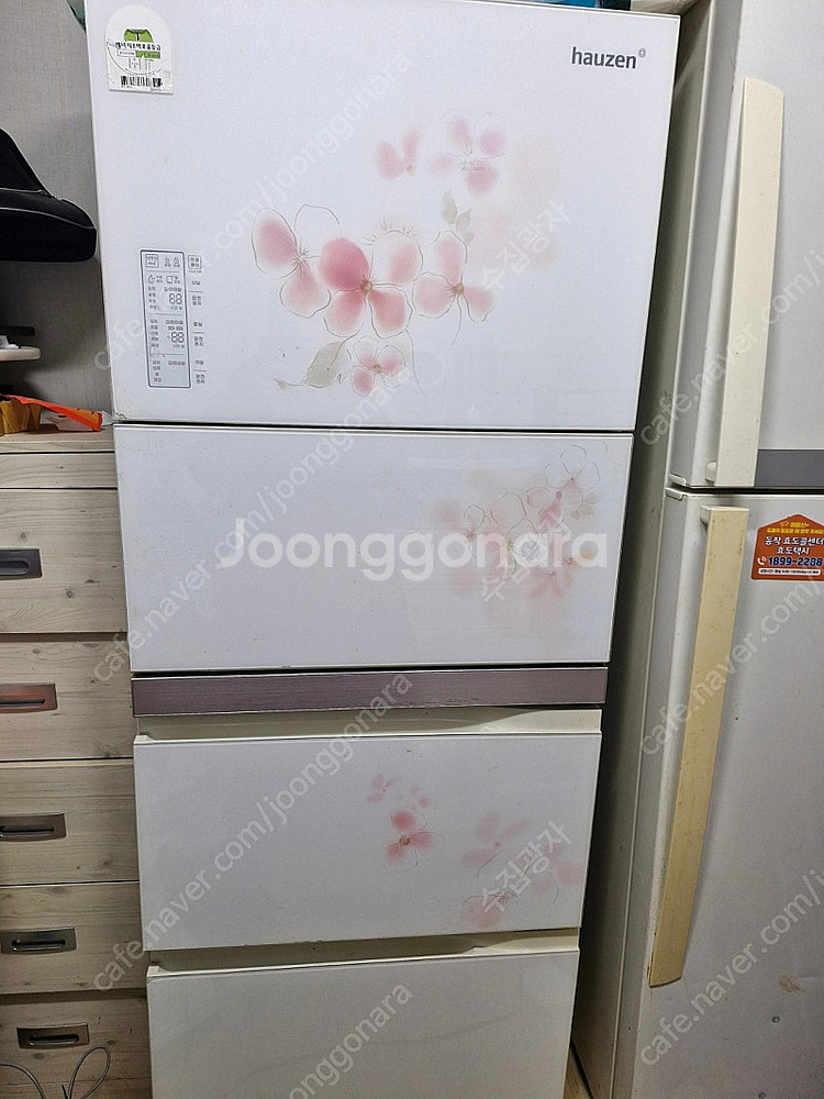 대형 냉장고와 김치 냉장고와 세탁기--3