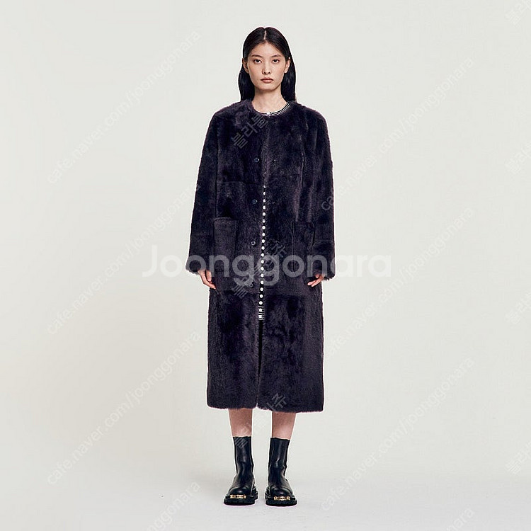 산드로 신상 노카라 퍼 롱 코트 무스탕 379만--5
