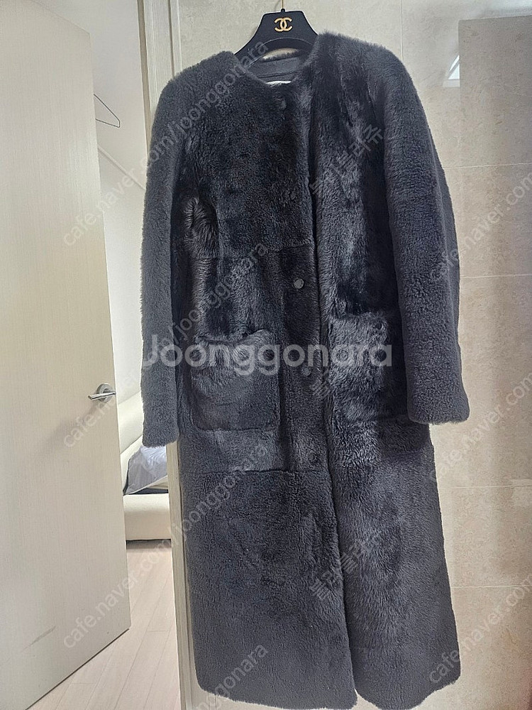 산드로 신상 노카라 퍼 롱 코트 무스탕 379만--9