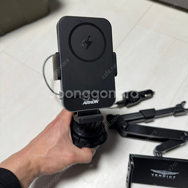 아콘 차량 휴대폰 거치대 팝니다--1