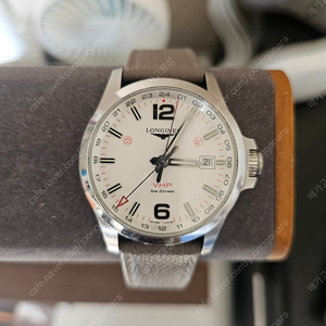 론진 VHP 쿼츠 43MM 흰판 GMT 팝니다.