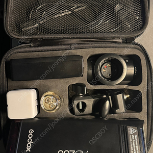 고독스 GODOX AD200 판매합니다.