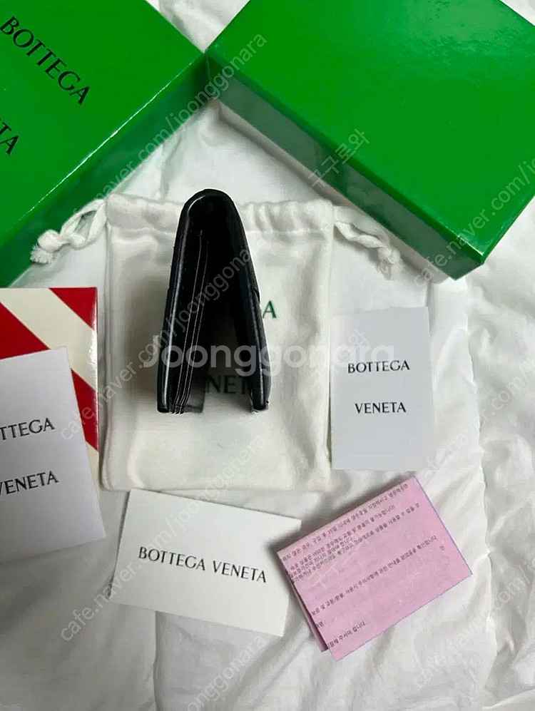 새상품급)보테가 베네타 플랩 카드 케이스 블랙(보테가--2