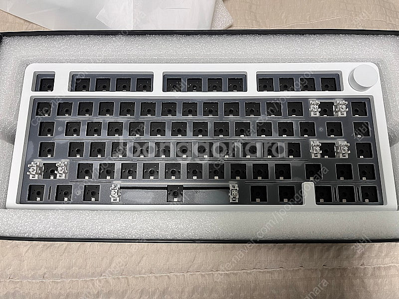 leobog Hi8 화이트 베어본--0