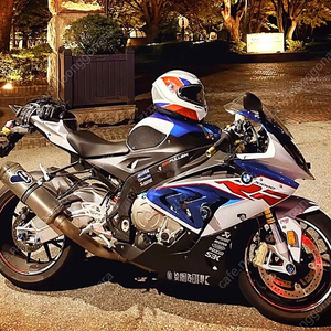 BMW S1000rr 19년식 마지막 짝눈모델 팝니다- 헬멧이랑 부품들도 다드려요 바접