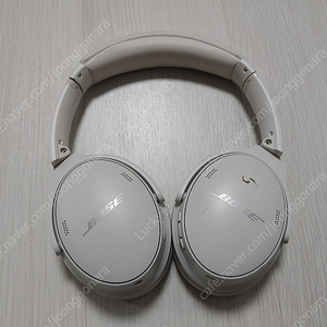 보스 QC45 (화이트 스모그)