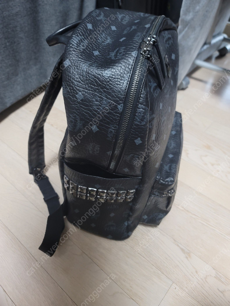 [MCM] 엠씨엠 스타크 사이드 스터드 비세토스 백팩 블랙 팝니다. 이미지