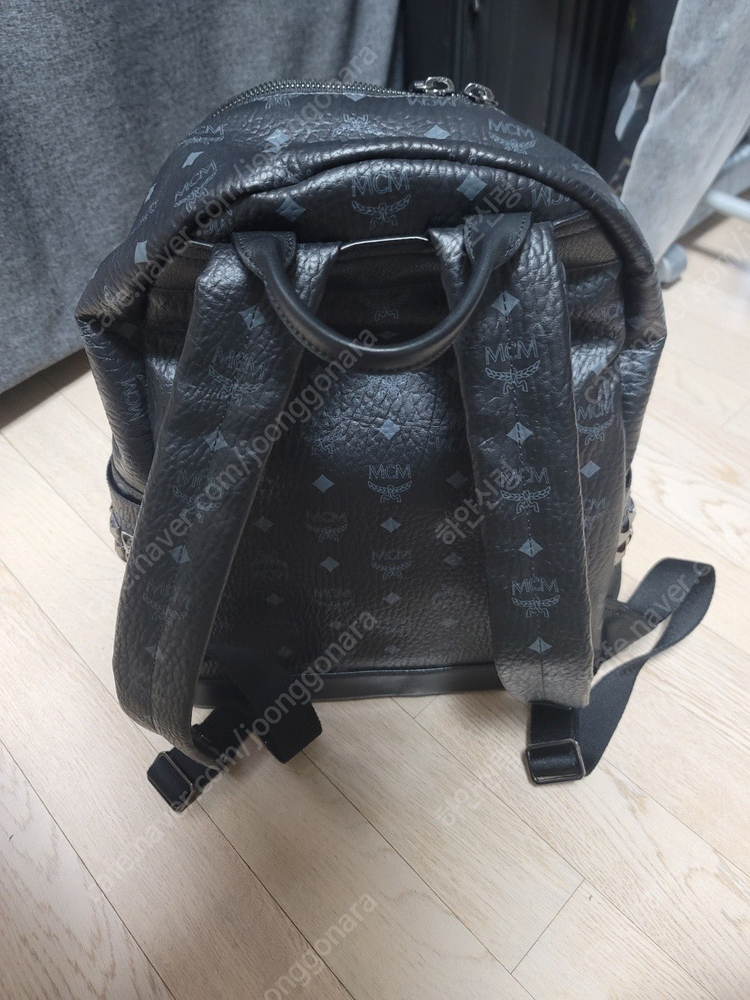 [MCM] 엠씨엠 스타크 사이드 스터드 비세토스 백팩 블랙 팝니다. 이미지