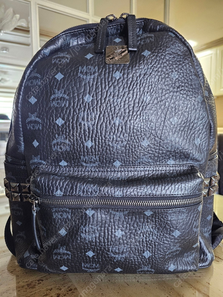 [MCM] 엠씨엠 스타크 사이드 스터드 비세토스 백팩 블랙 팝니다. 이미지