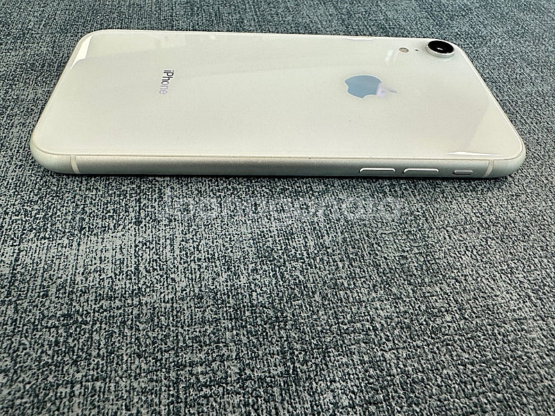 (A급) 아이폰XR 64G 화이트 배터리 76% 깨끗한...--4